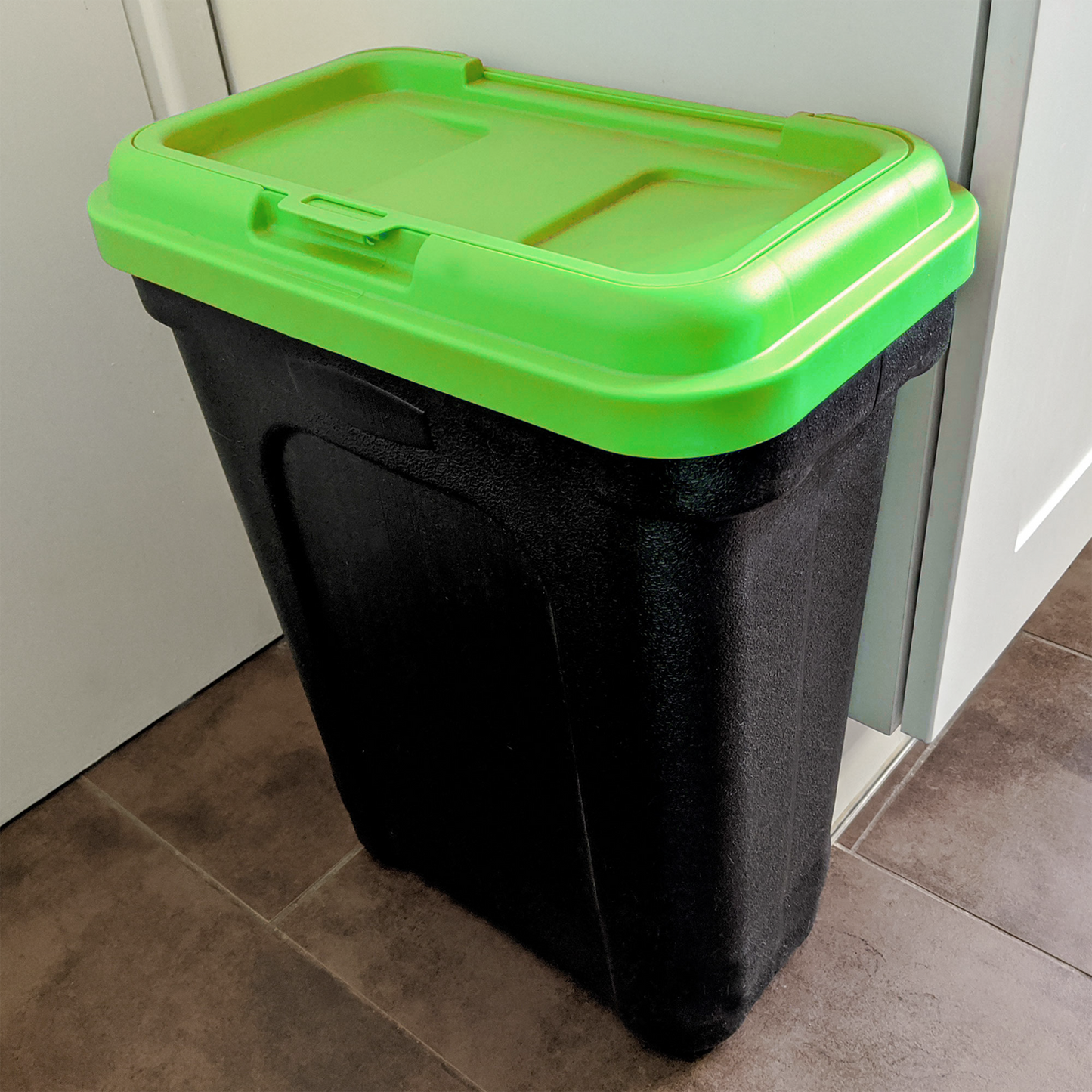 Airtight Containers with Scoop for Dry Pet/Bird/Fish Food  - 7kg (15L) /15kg (30L)